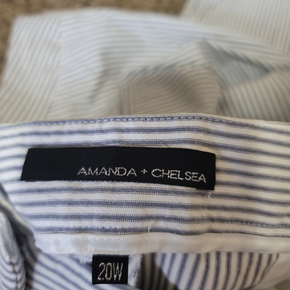 Cute pinstriped capris - Picture 2 of 3